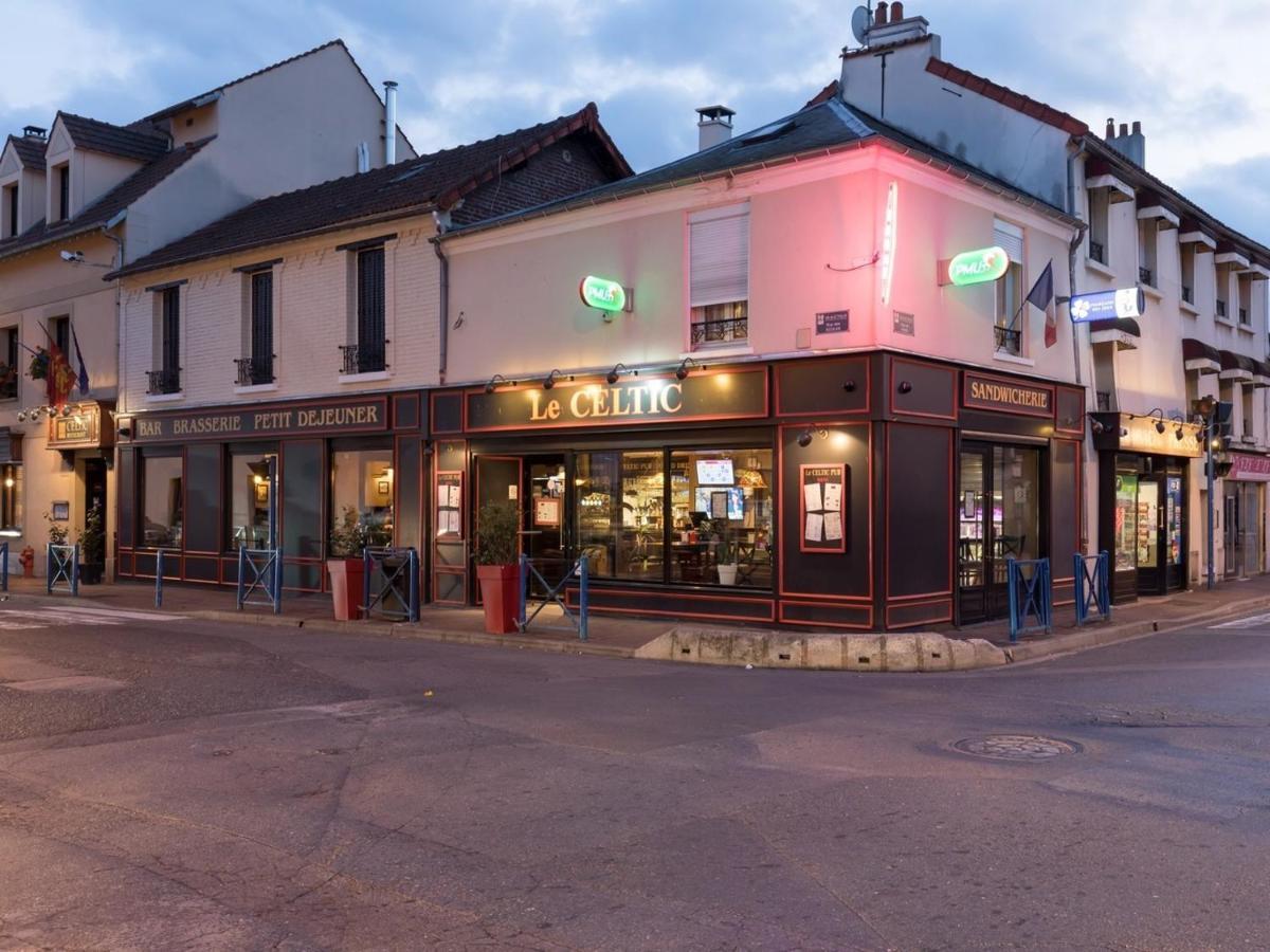 Le Celtic Hotel Le Thillay Екстериор снимка