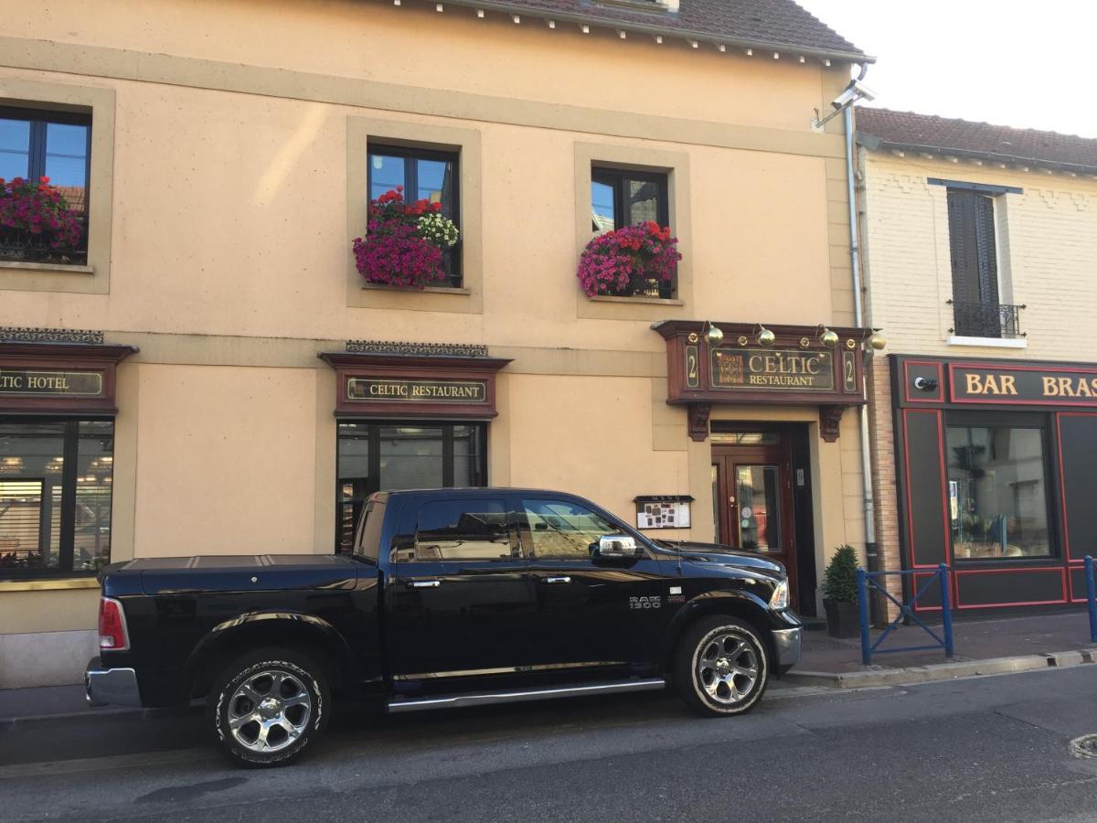 Le Celtic Hotel Le Thillay Екстериор снимка
