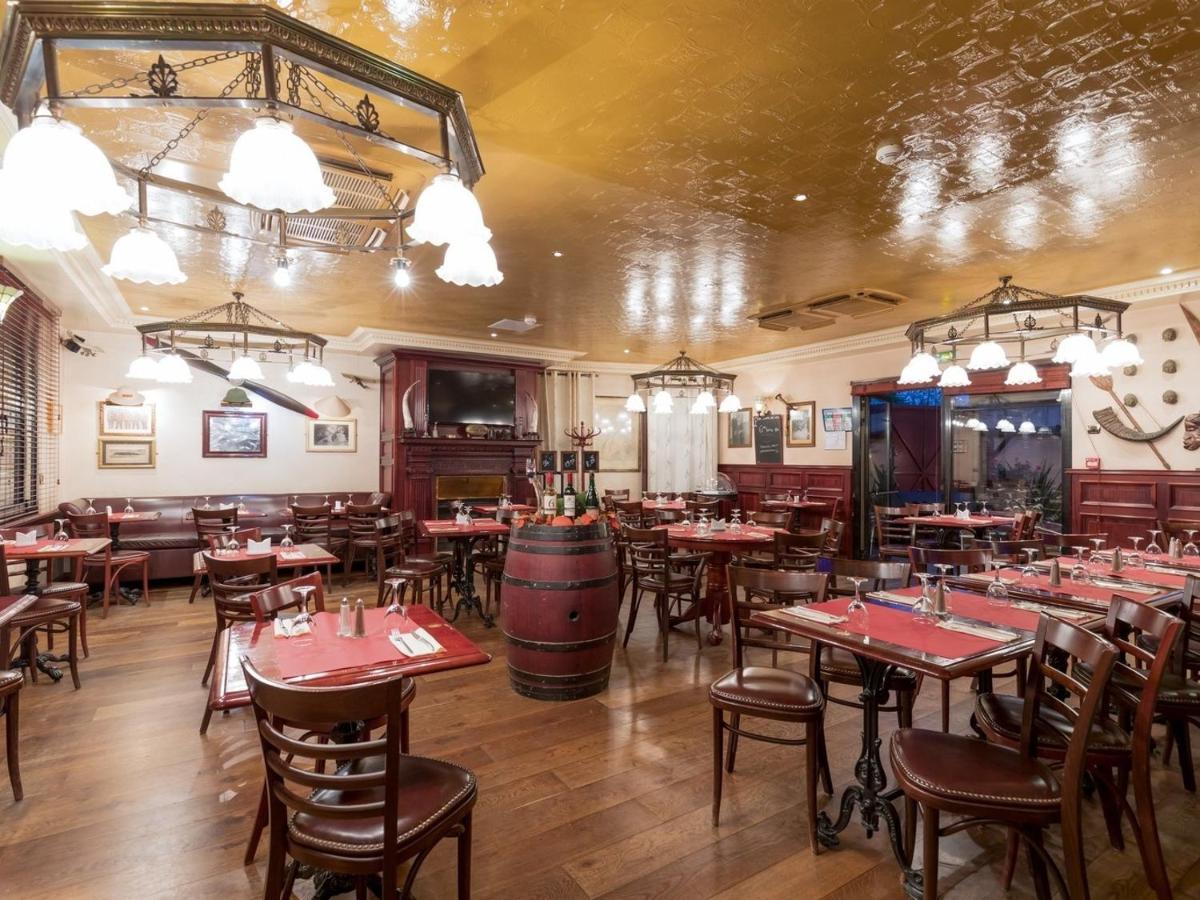 Le Celtic Hotel Le Thillay Екстериор снимка