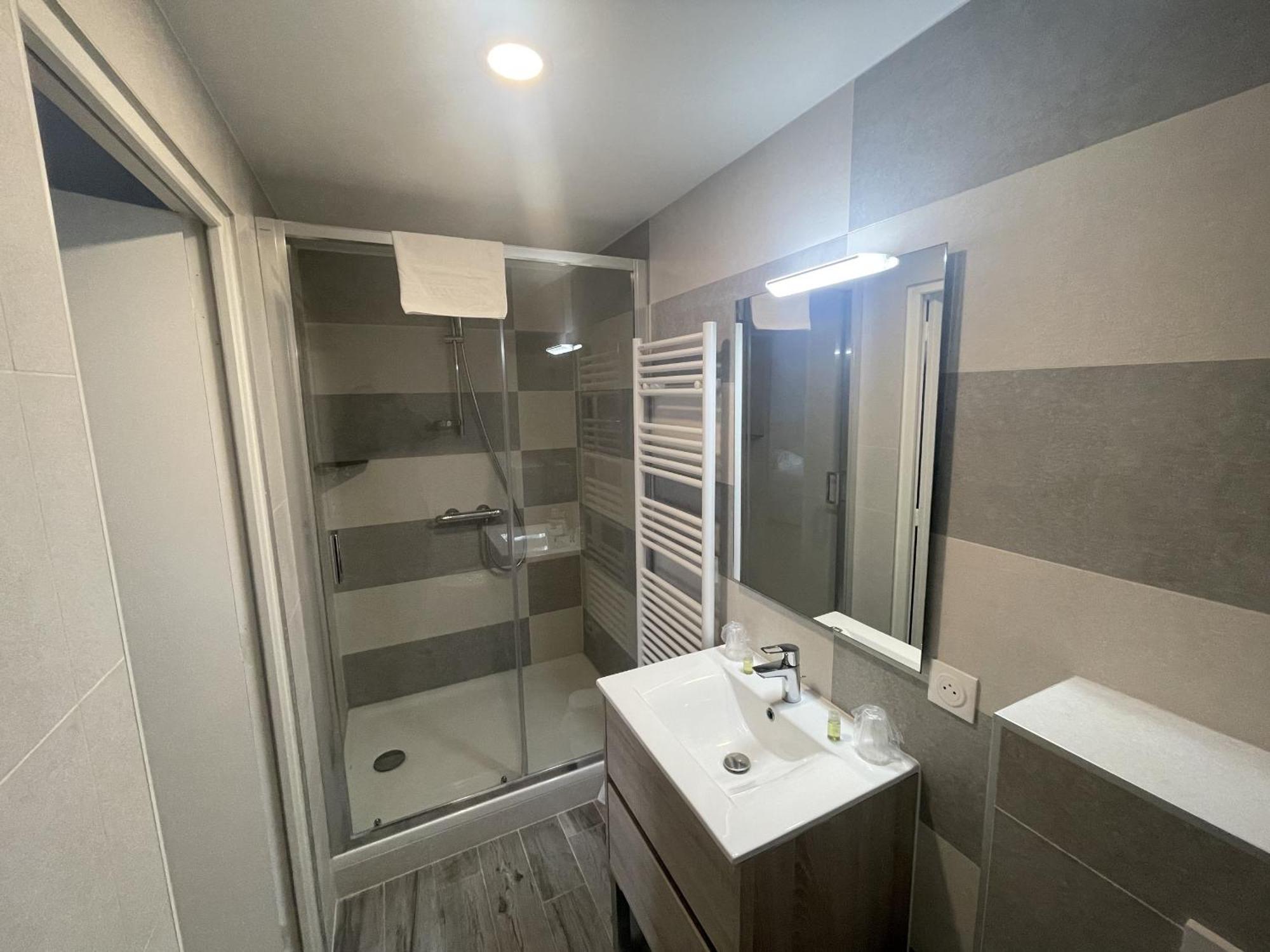 Le Celtic Hotel Le Thillay Стая снимка