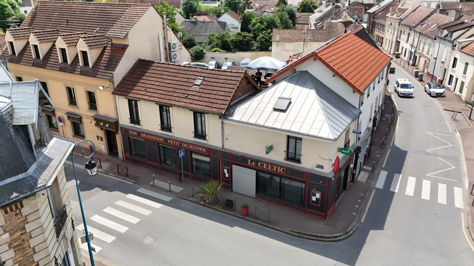 Le Celtic Hotel Le Thillay Екстериор снимка