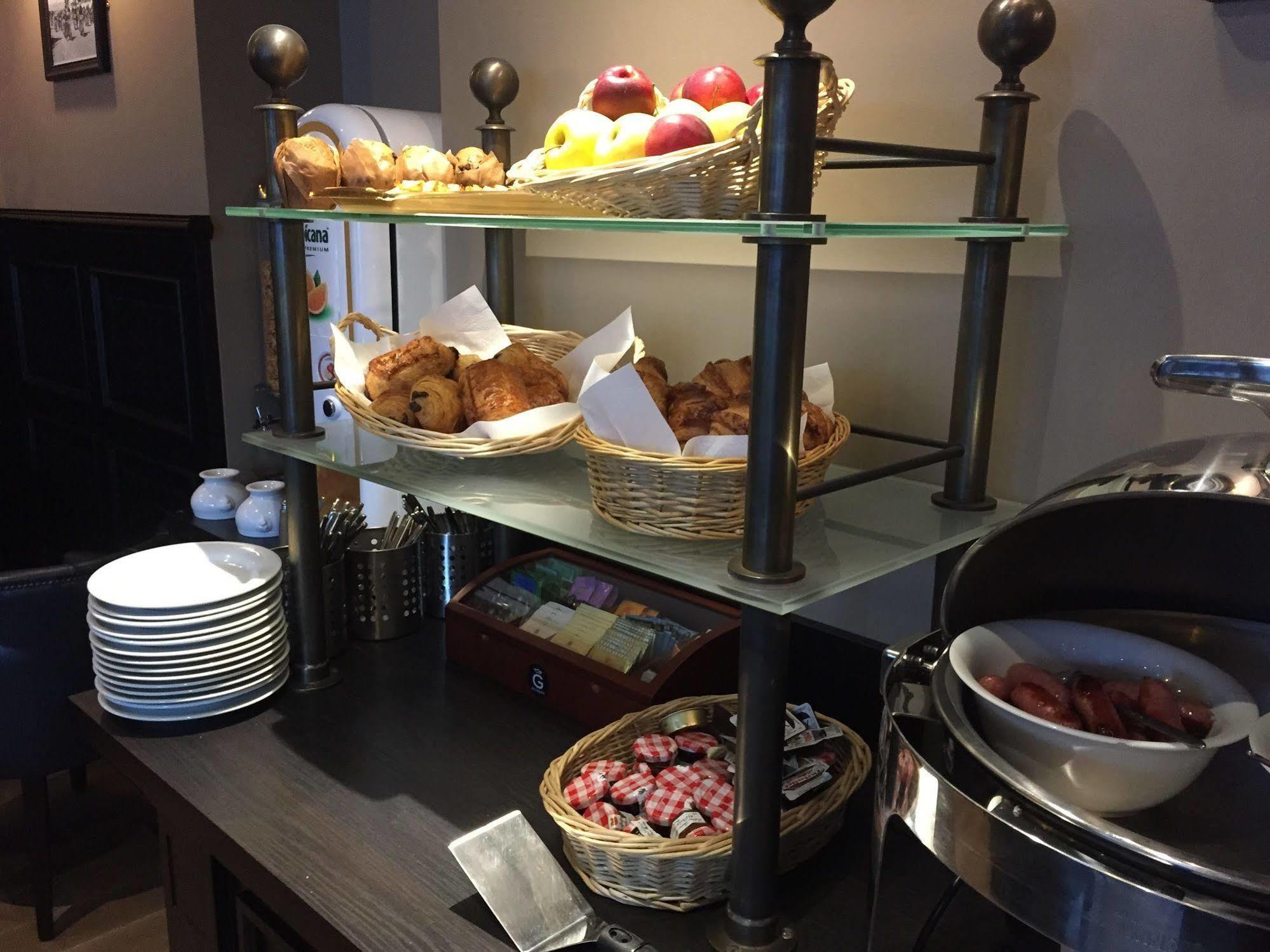 Le Celtic Hotel Le Thillay Екстериор снимка