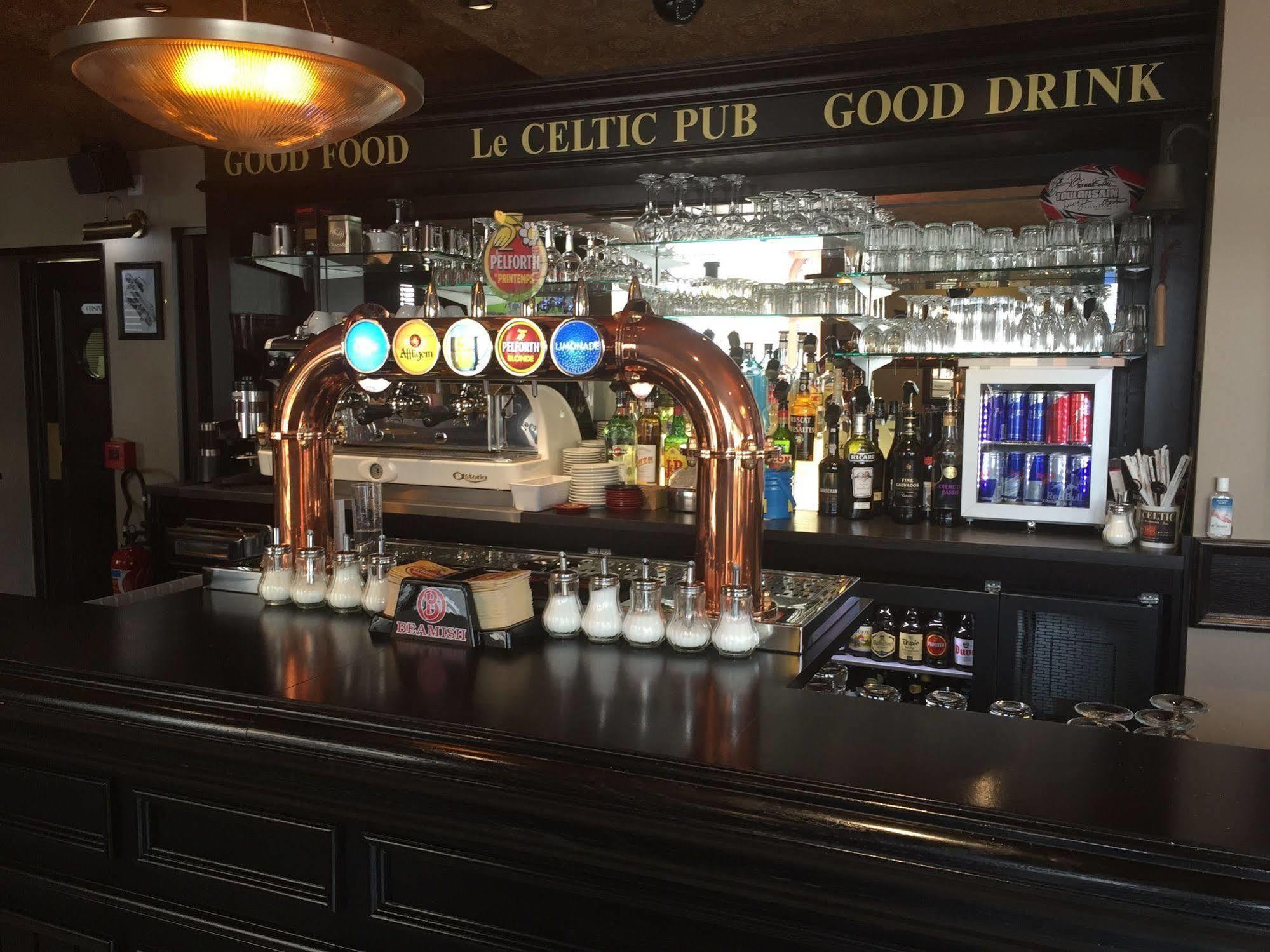 Le Celtic Hotel Le Thillay Екстериор снимка